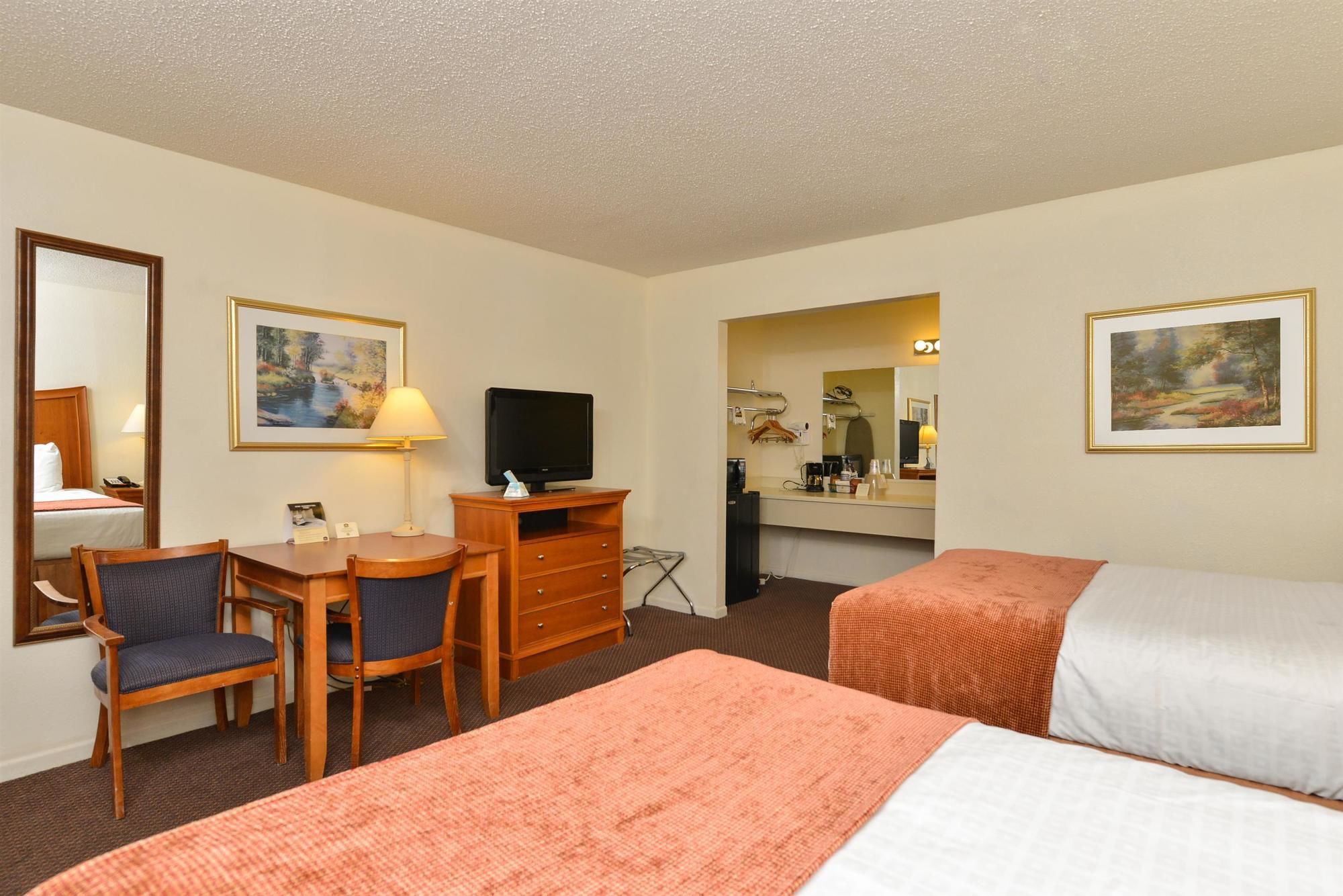 Фото Best Western Swiss Clock Inn