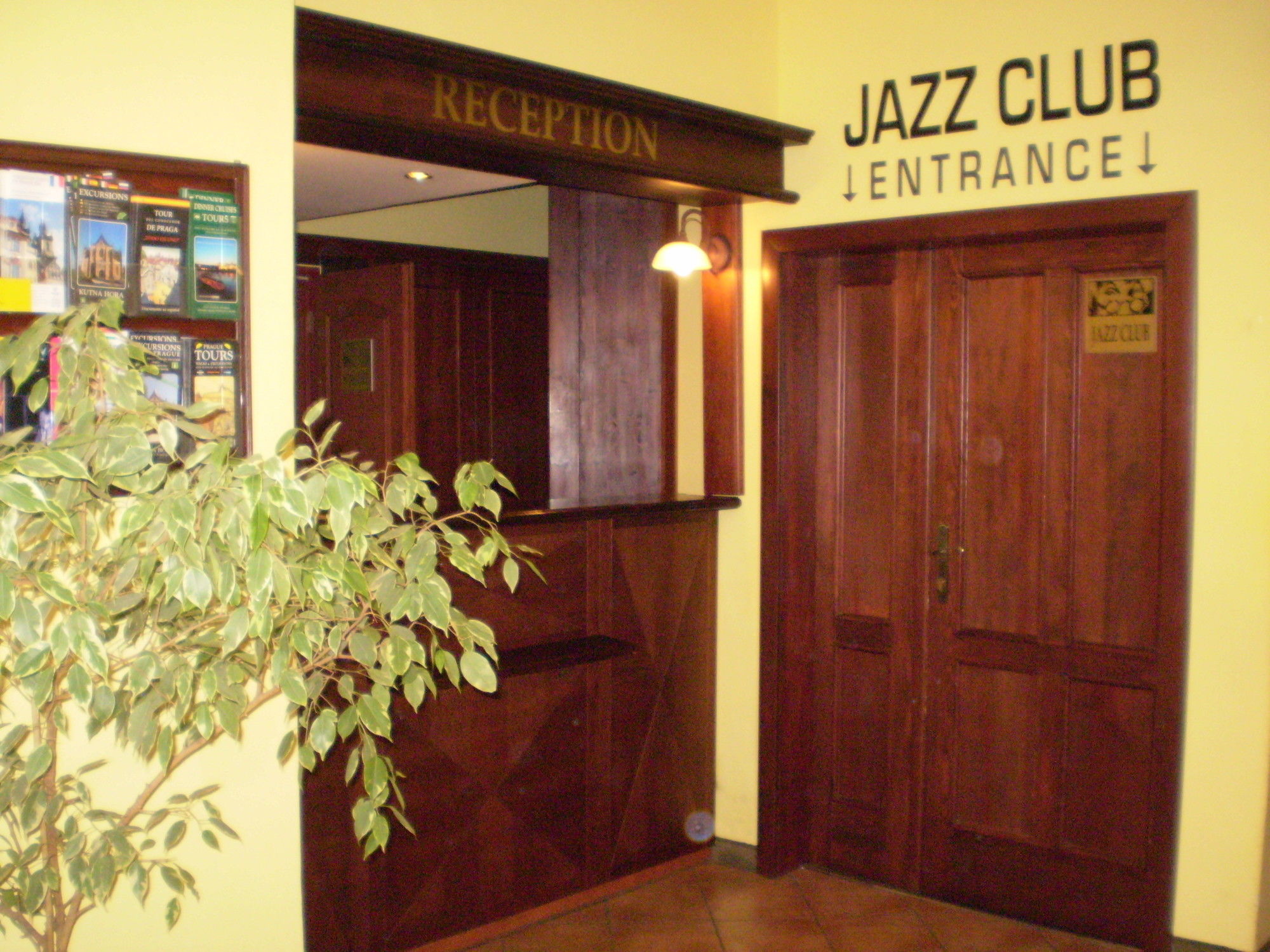 Фото At The Old Lady