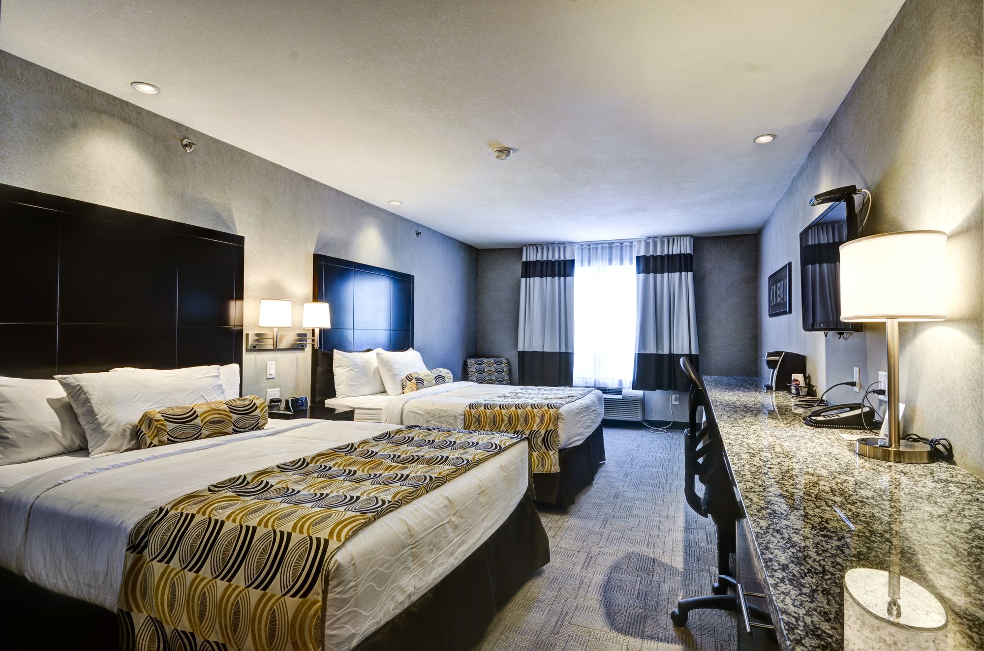 Фото Home Inn & Suites Swift Current