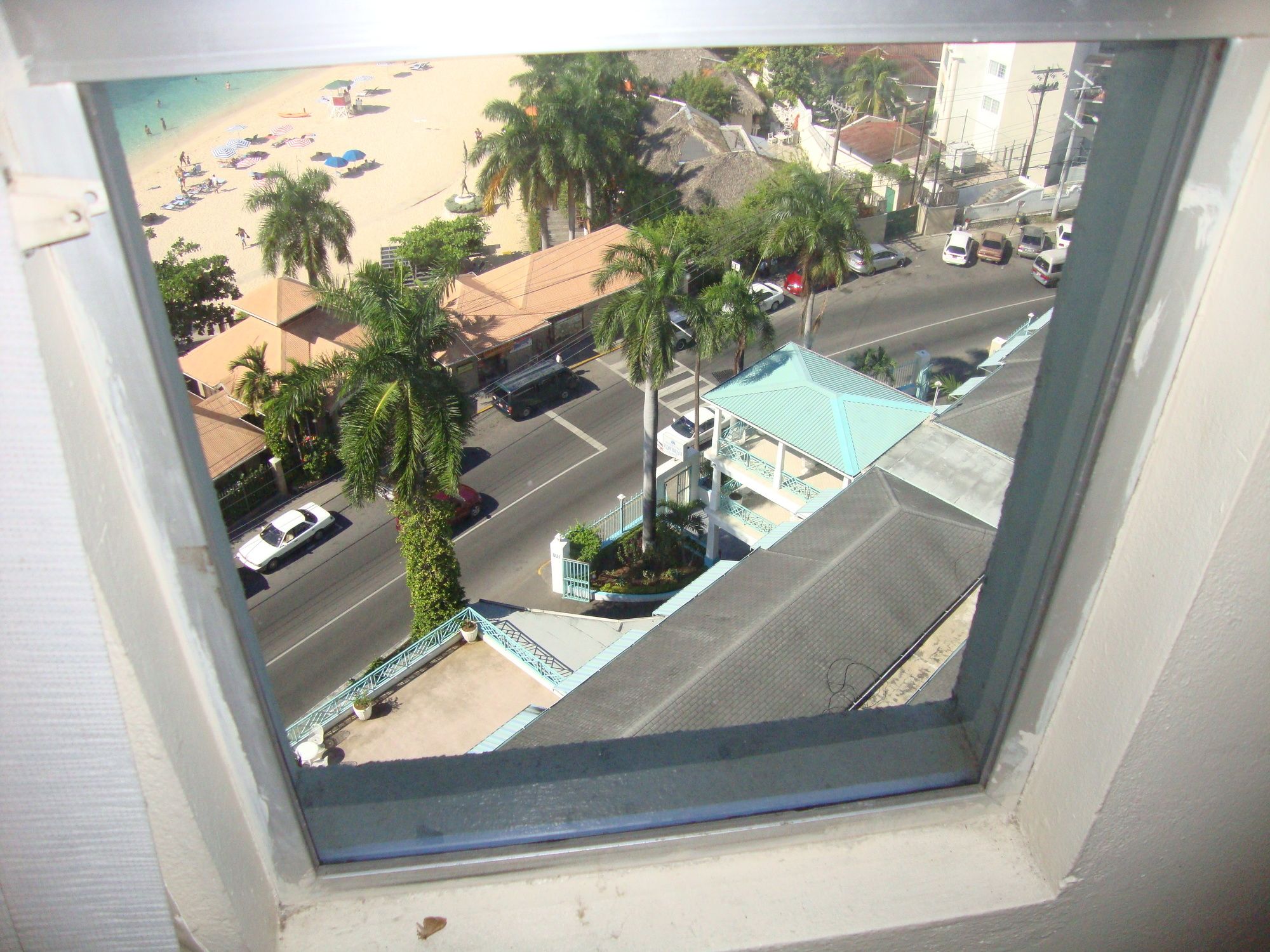 Фото Montego Bay Club Beach Resort