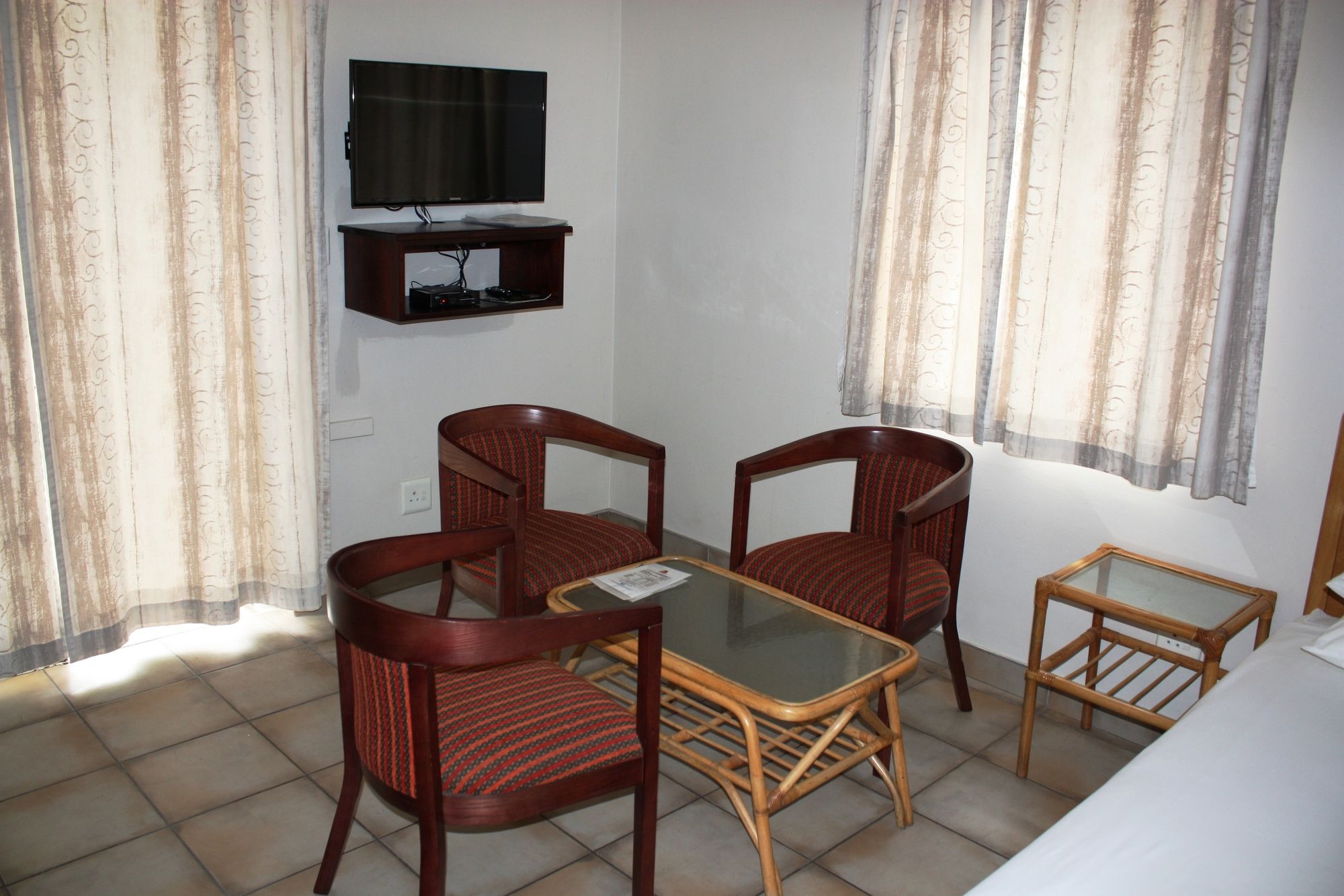 Фото Arebbusch Travel Lodge