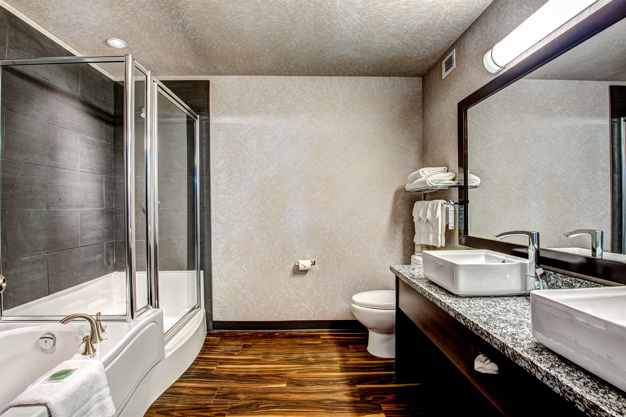 Фото Home Inn & Suites Swift Current