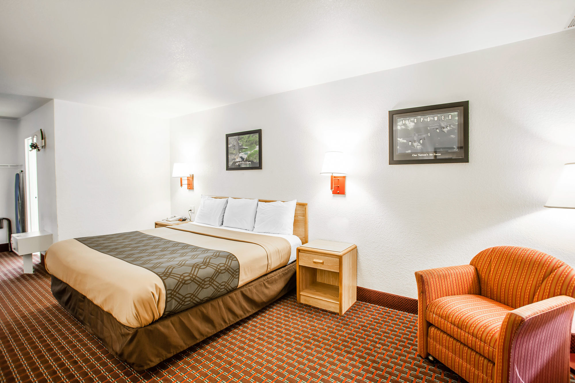 Фото Econo Lodge Truman Inn