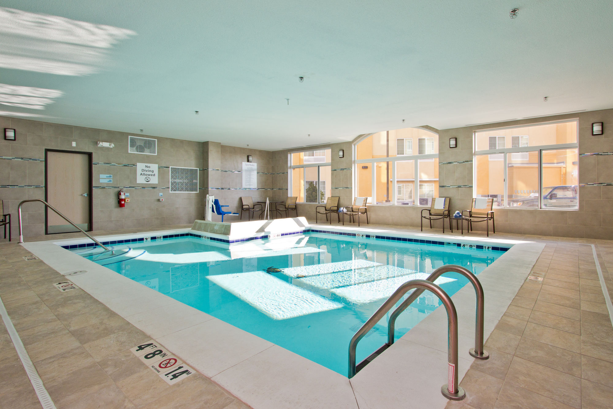 Фото Holiday Inn Express Hotel & Suites Denver East-Peoria Street, an Ihg Hotel