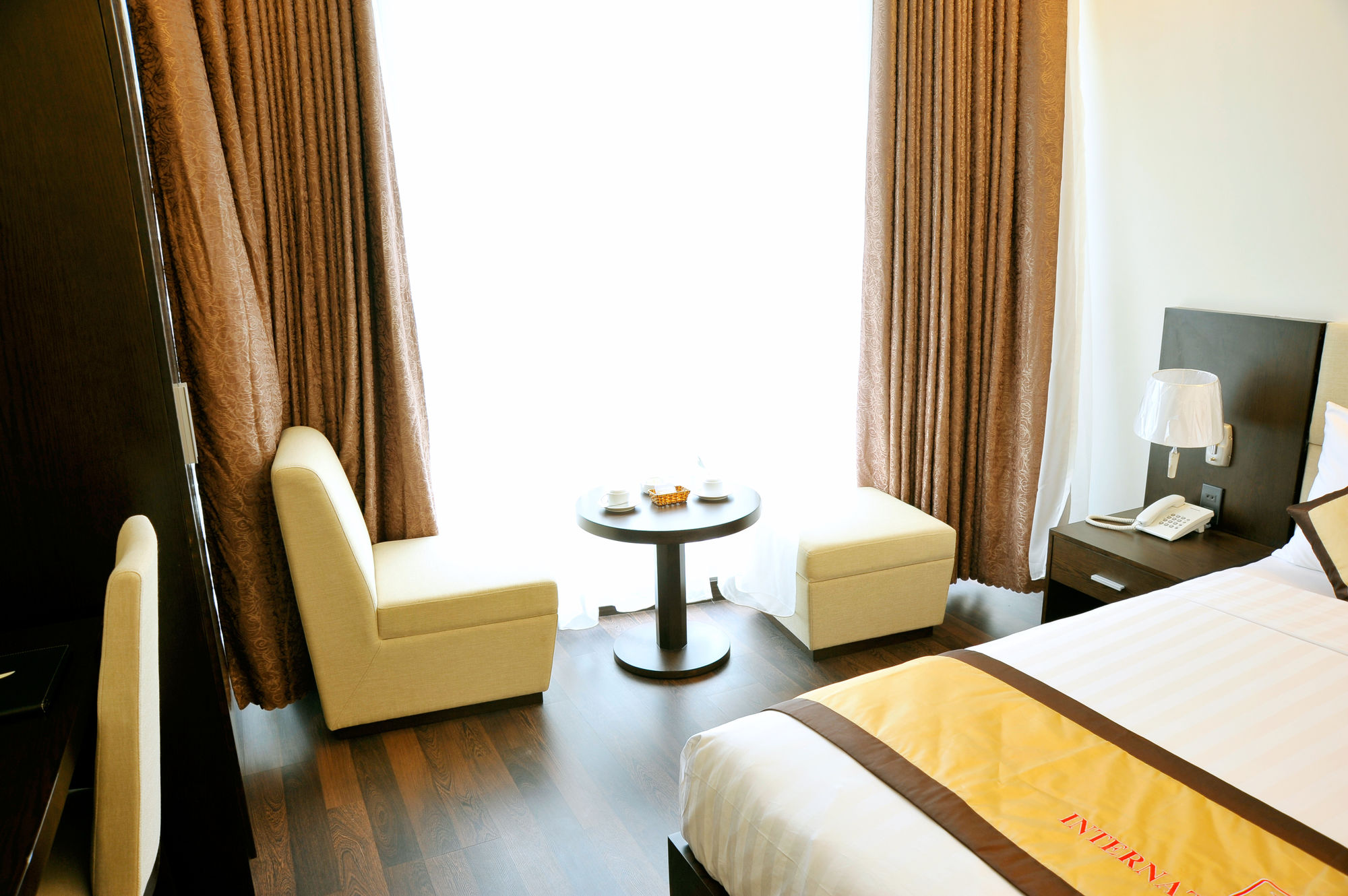 Фото International Hotel