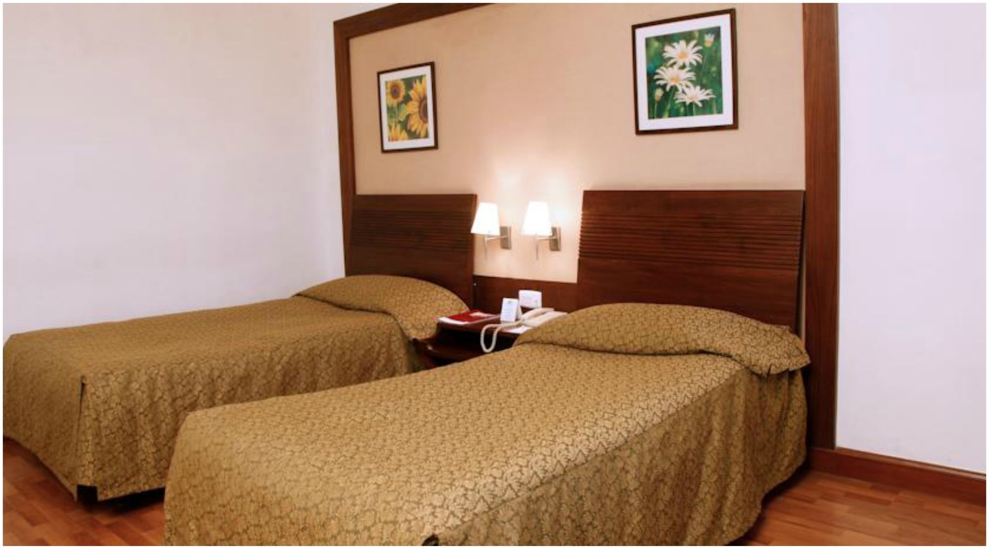 Фото The Retreat Hotel & Convention Centre