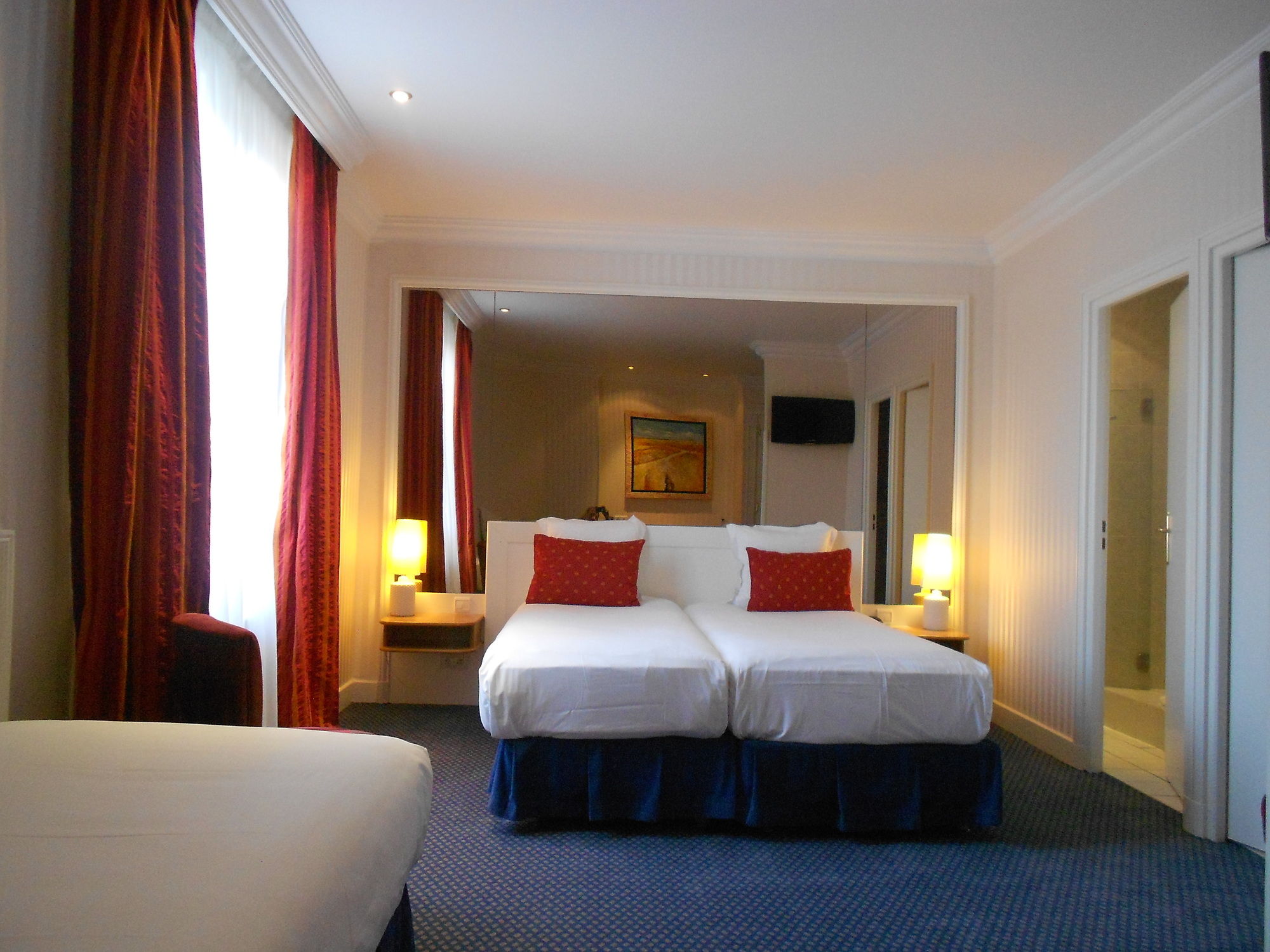 Фото отеля 2