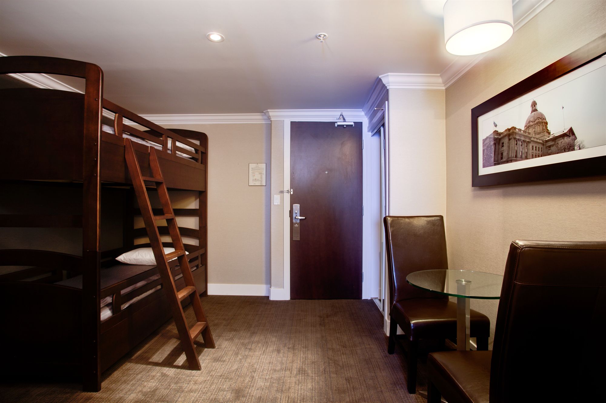 Фото Sandman Signature Edmonton South Hotel