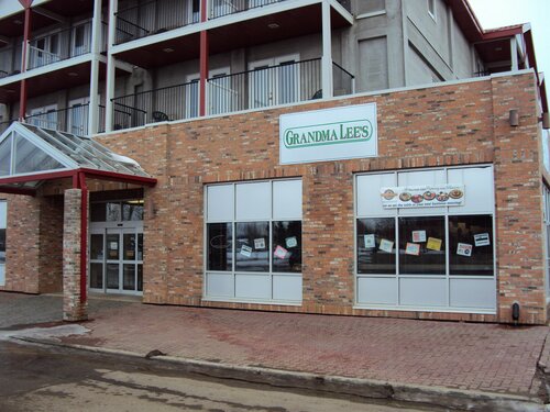 Внешний вид отеля Executive House Suites Hotel & Conference Centre в Хай-Левеле, фото 1