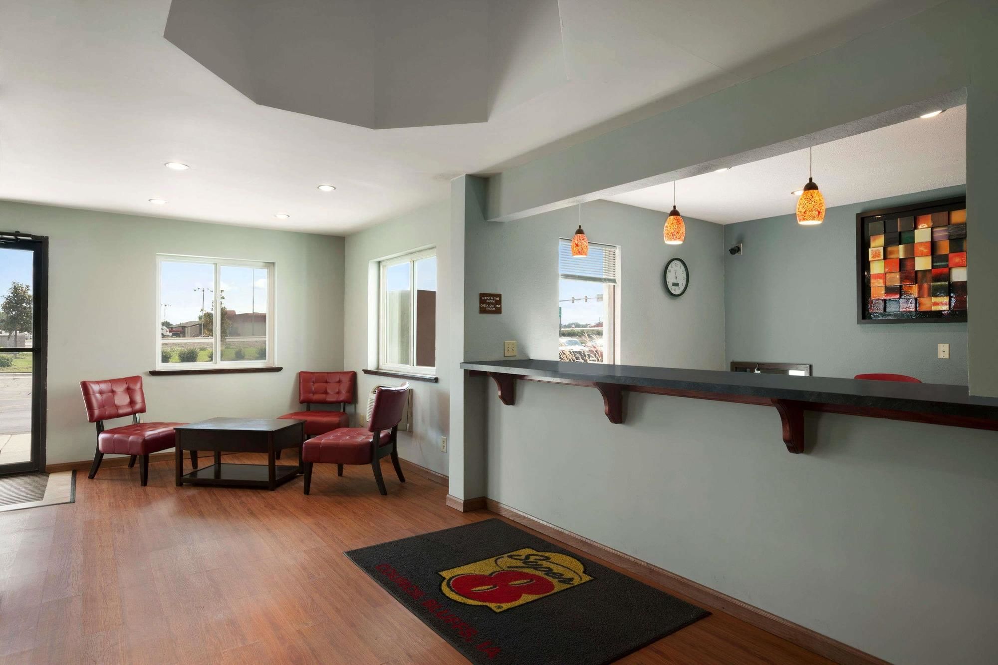 Фото Super 8 by Wyndham Council Bluffs Ia Omaha Ne Area