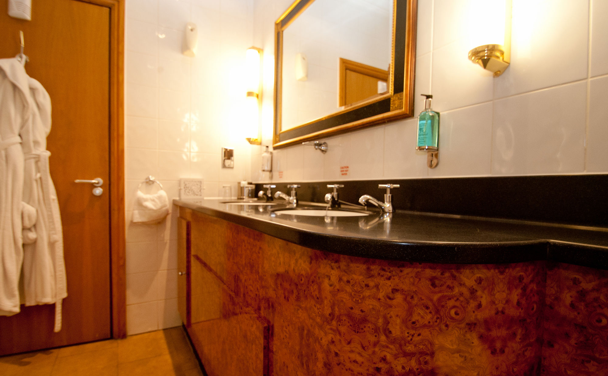 Фото Little Haven Hotel