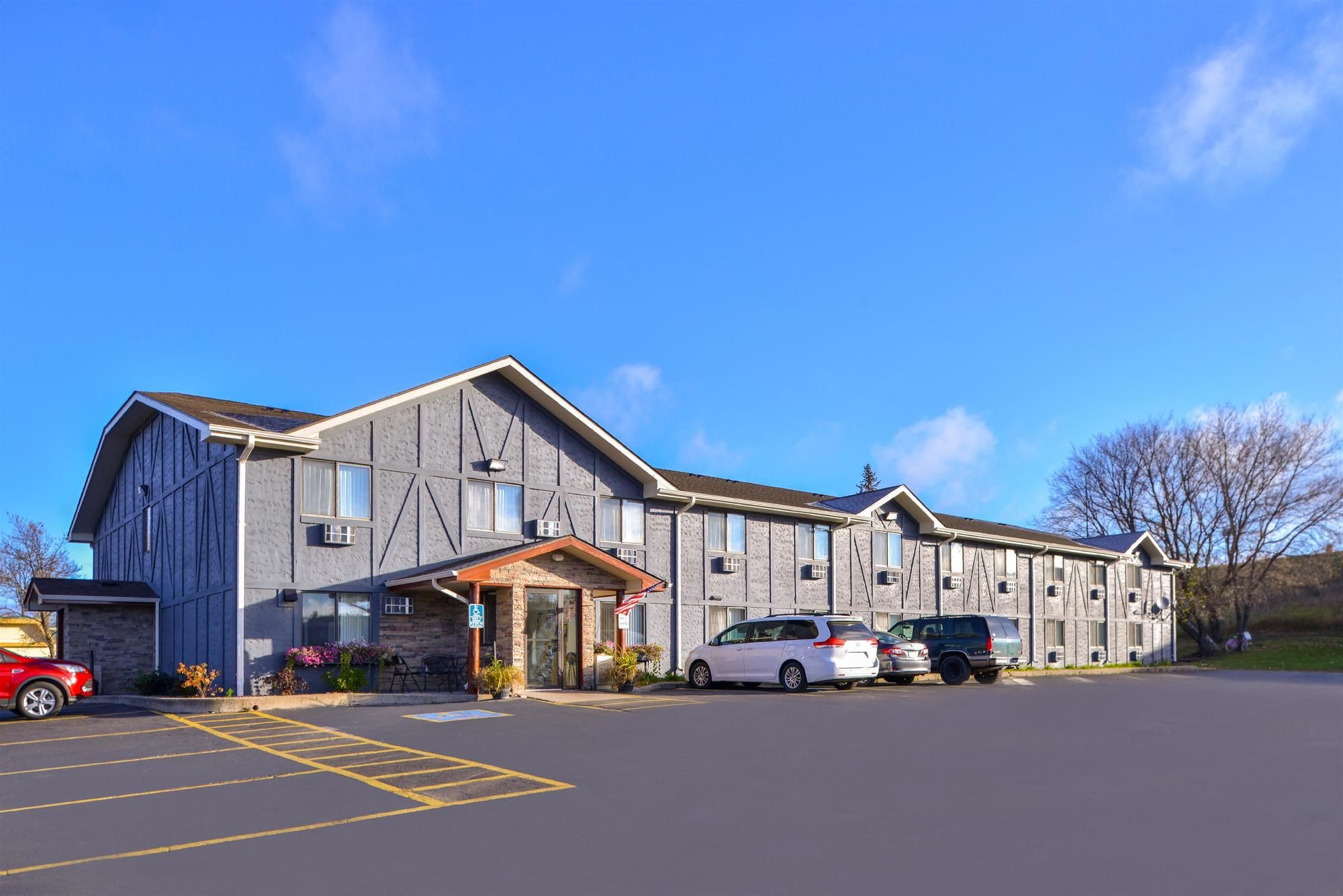 Фото Americas Best Value Inn and Suites Detroit Lakes