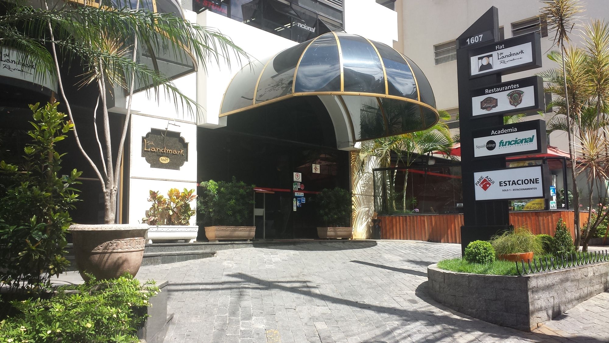 Фото The Landmark Residence - Oficial