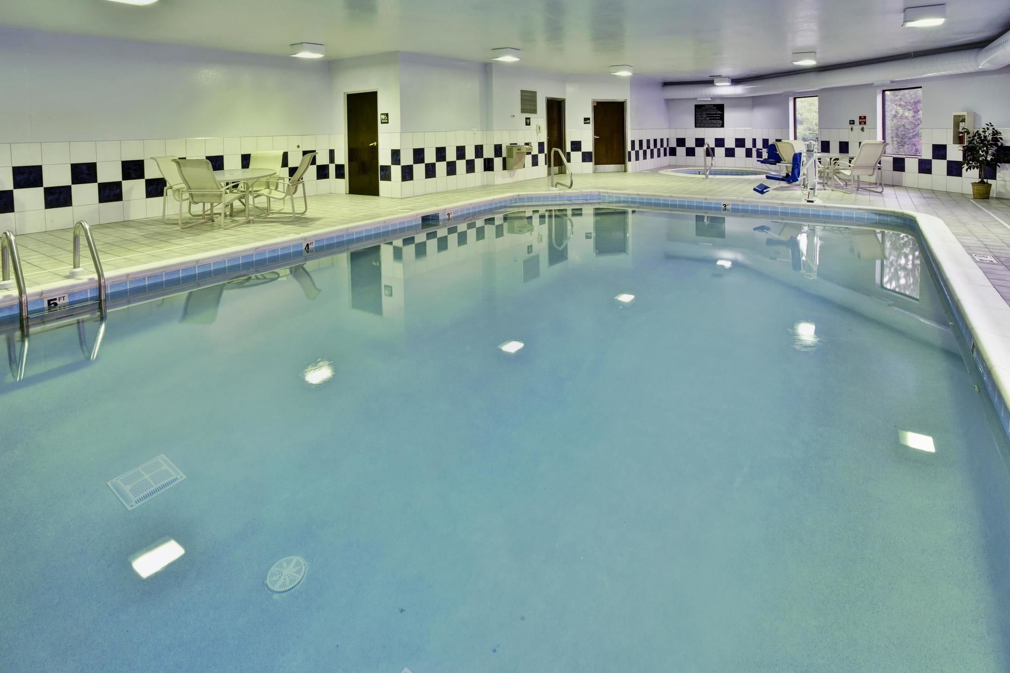 Фото Hampton Inn Cincinnati Airport - North