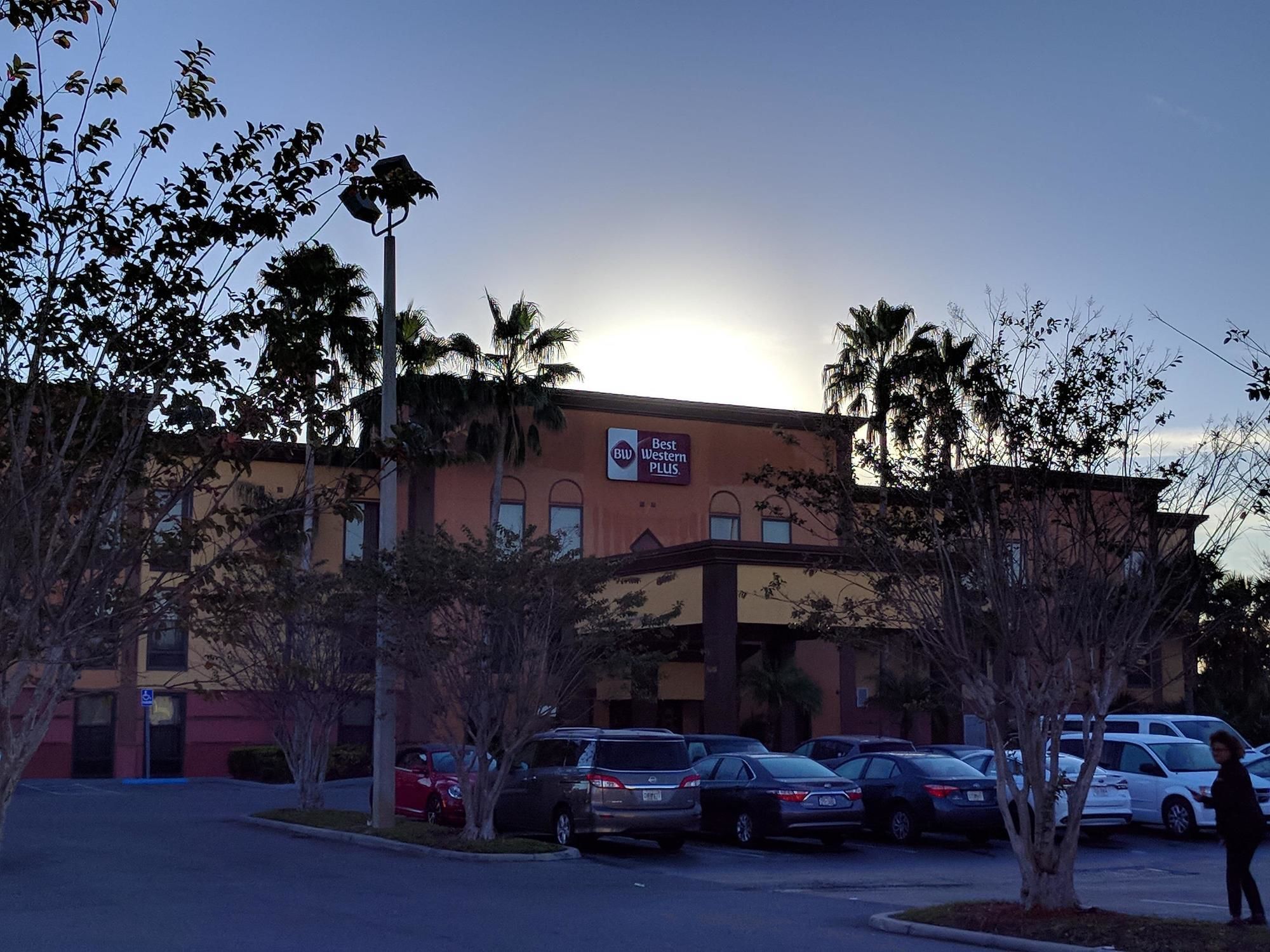 Фото Best Western Plus Universal Inn