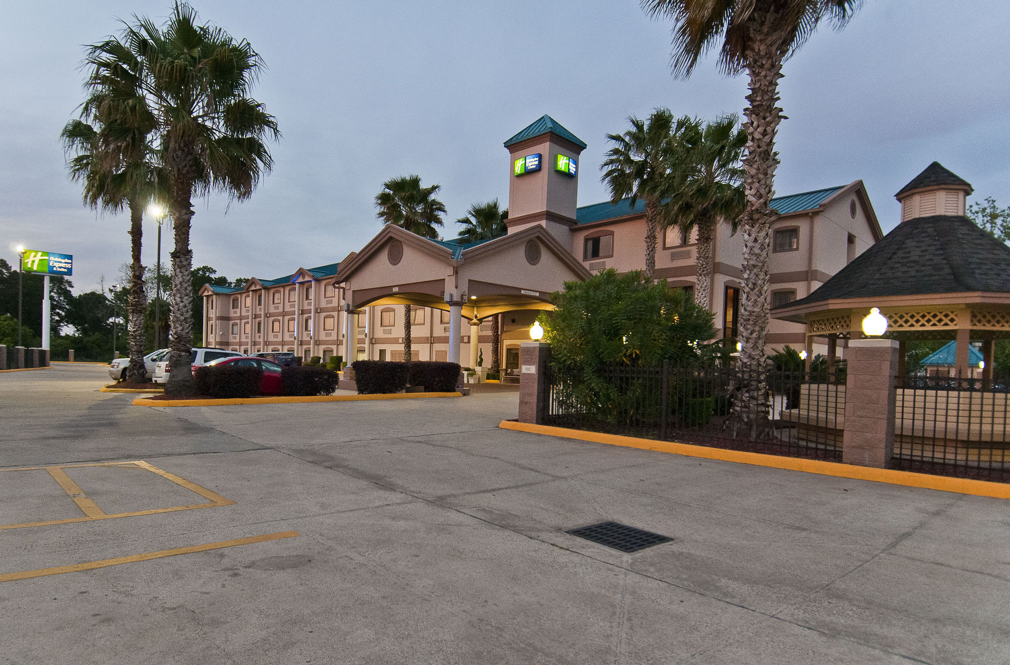Фото Holiday Inn Express Hotel & Suites Lake Charles, an Ihg Hotel