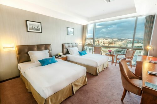 Внешний вид отеля The Blue Sky Hotel and Tower в Улан-Баторе, фото 2