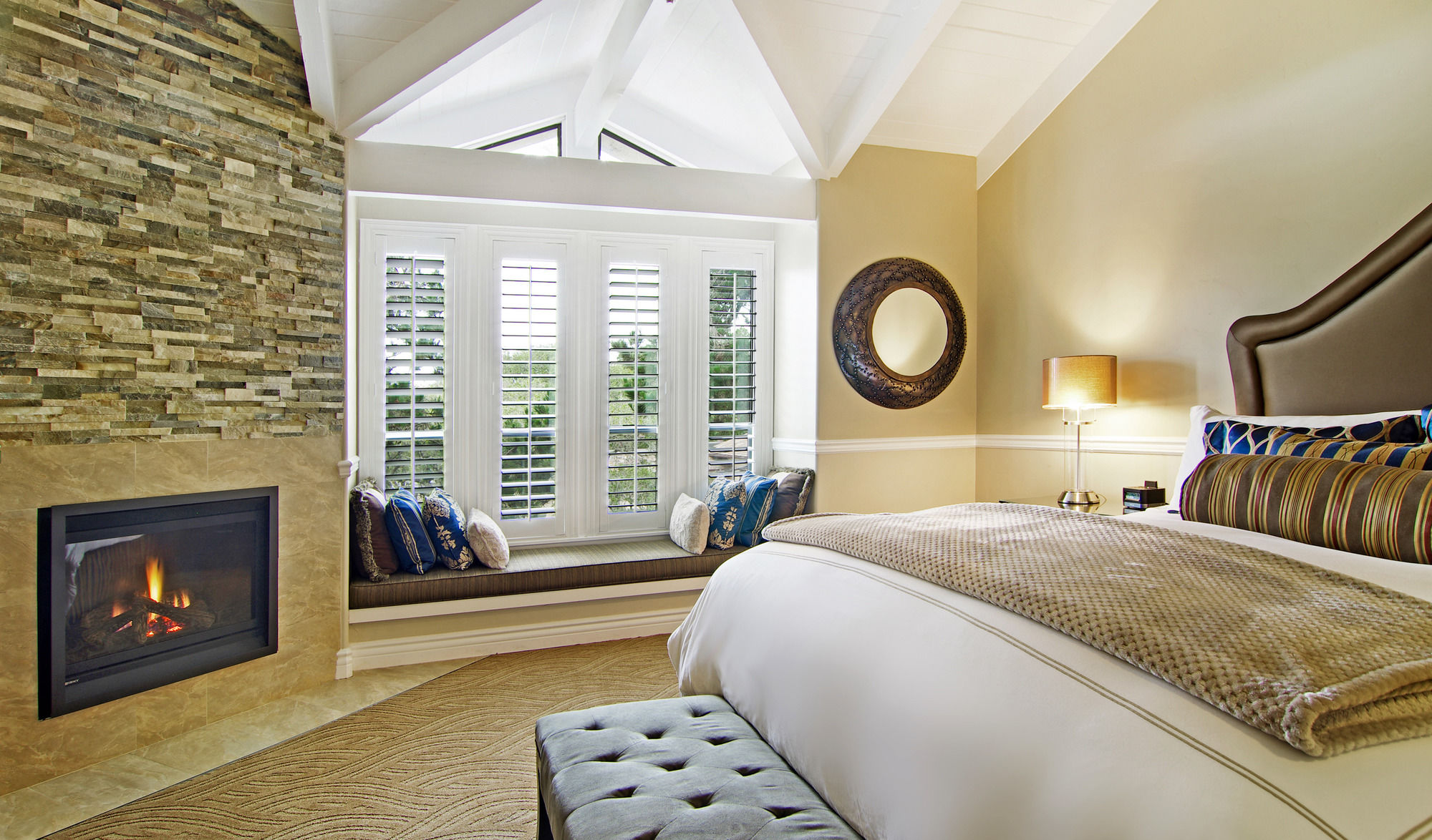 Фото Carriage House Inn