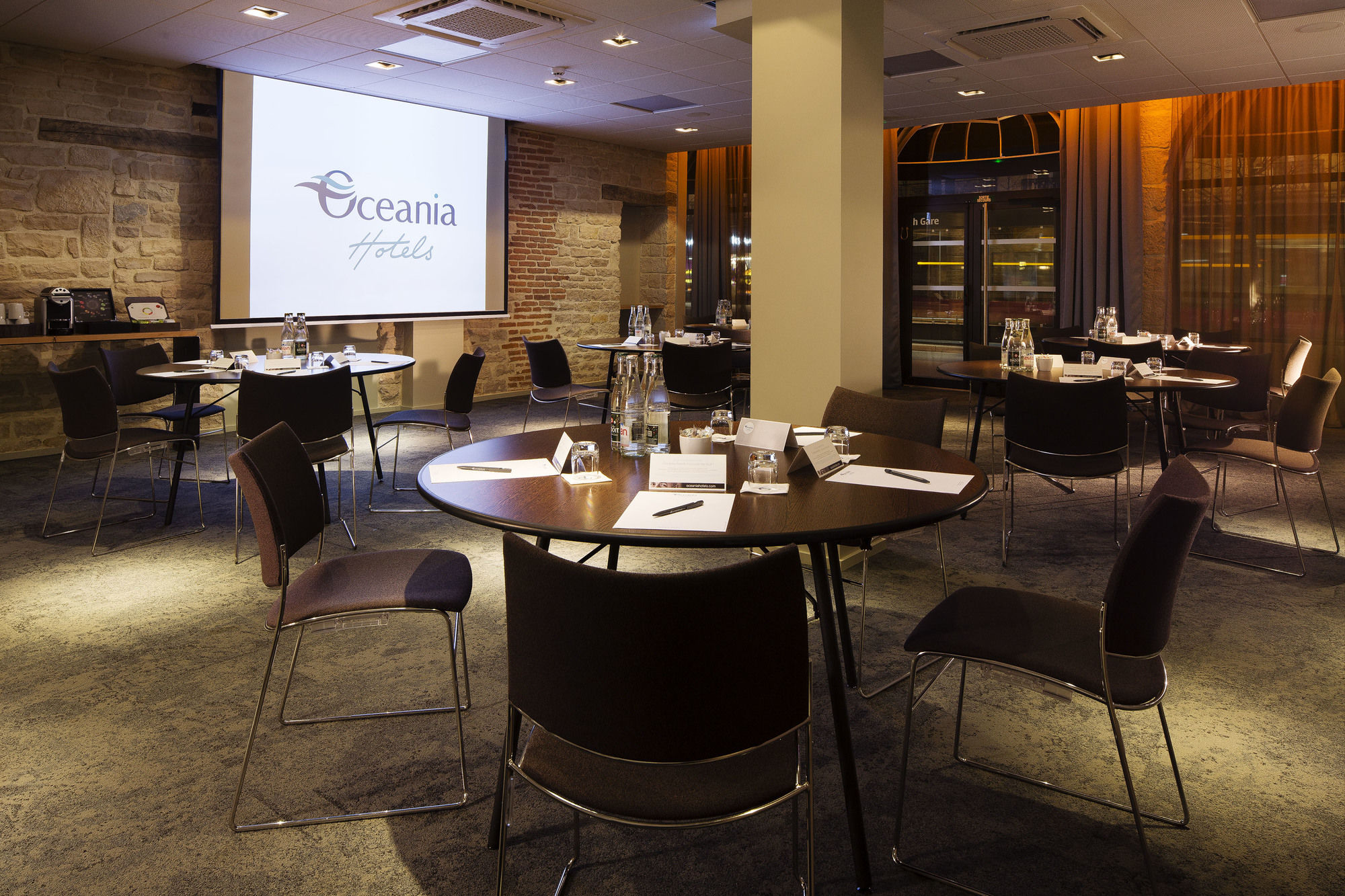 Фото Hôtel Oceania Le Jura Dijon