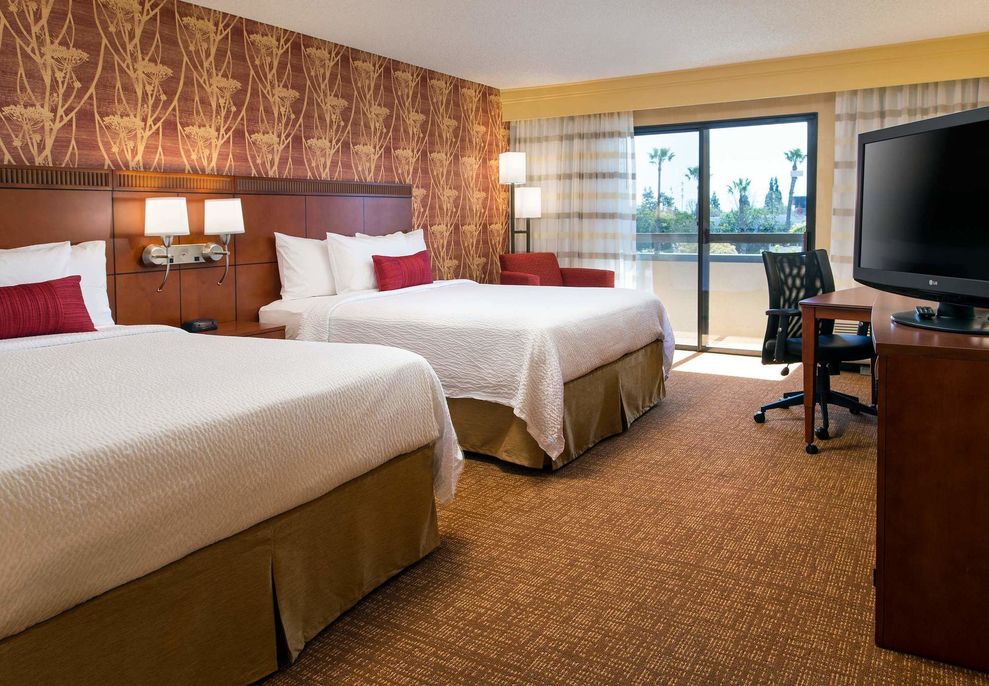 Фото Courtyard by Marriott Costa Mesa South Coast Metro