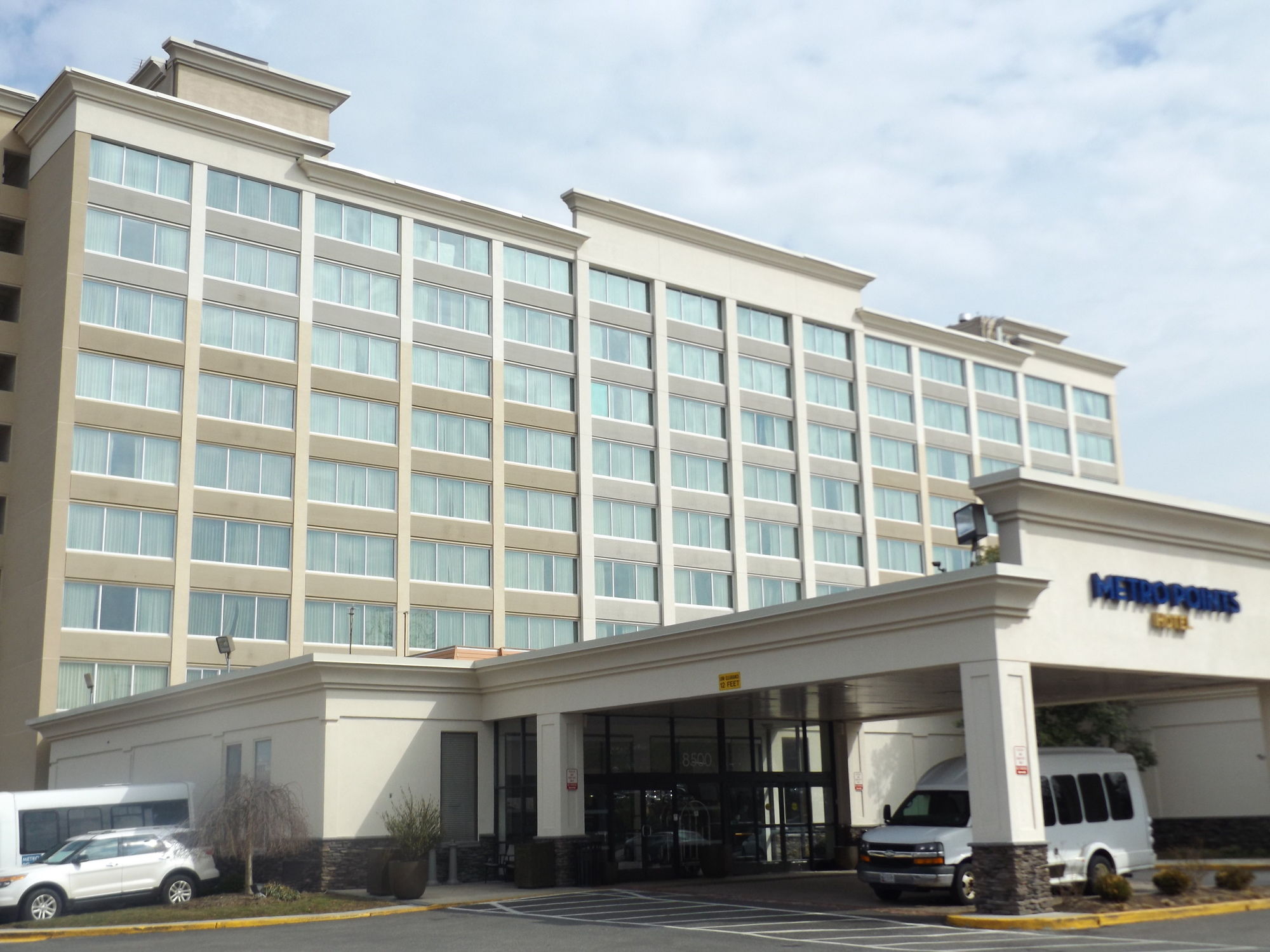 Фото Metro Points Hotel