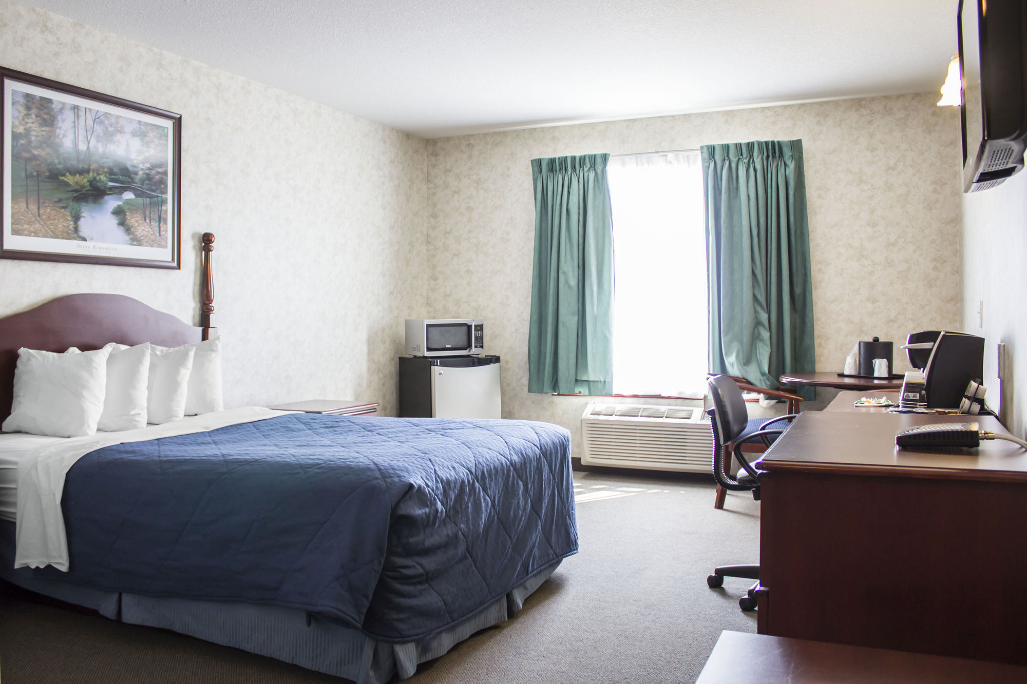 Фото Ramada by Wyndham Nisku Edmonton Airport