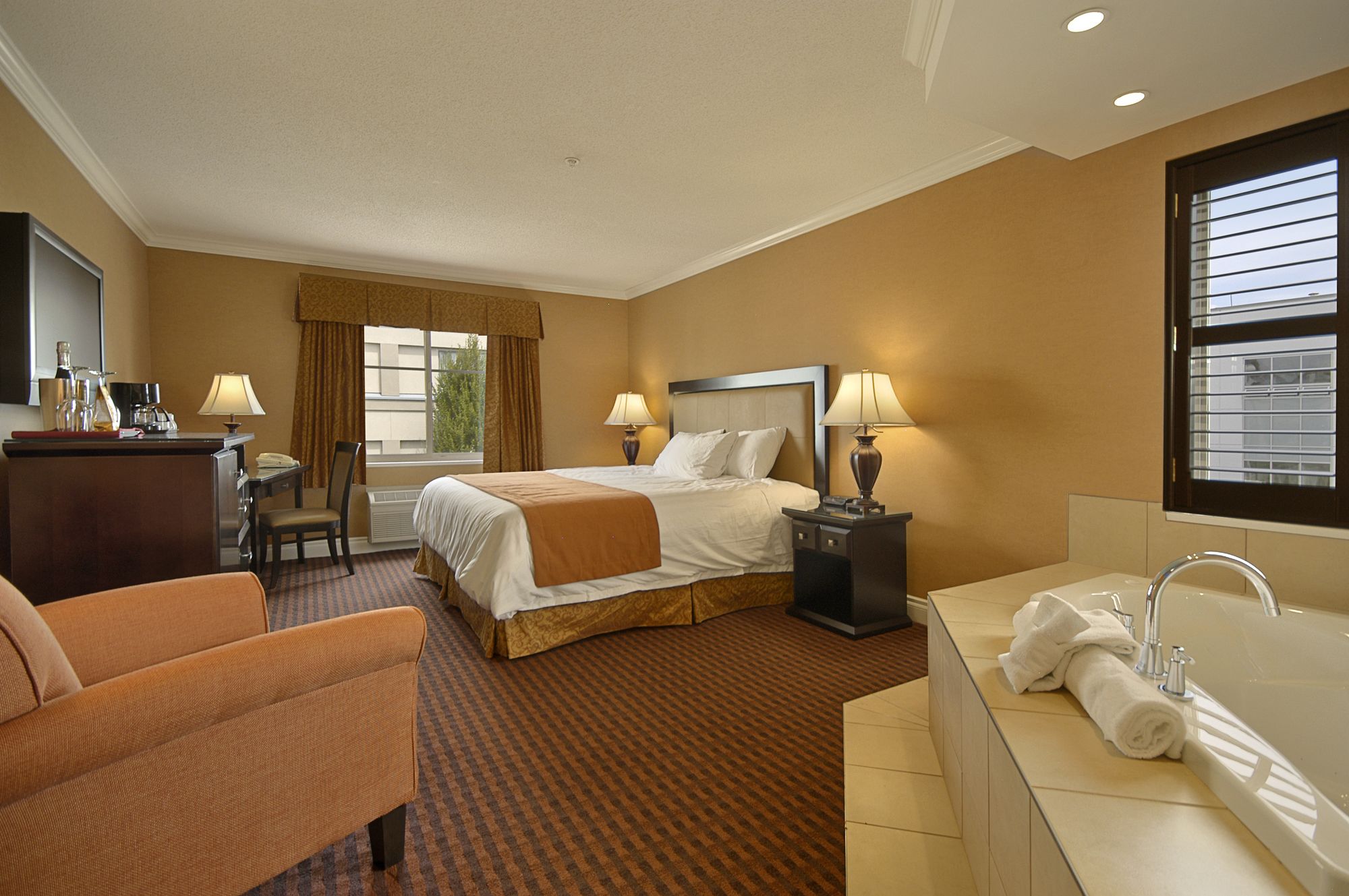 Фото Ramada by Wyndham Surrey/Langley