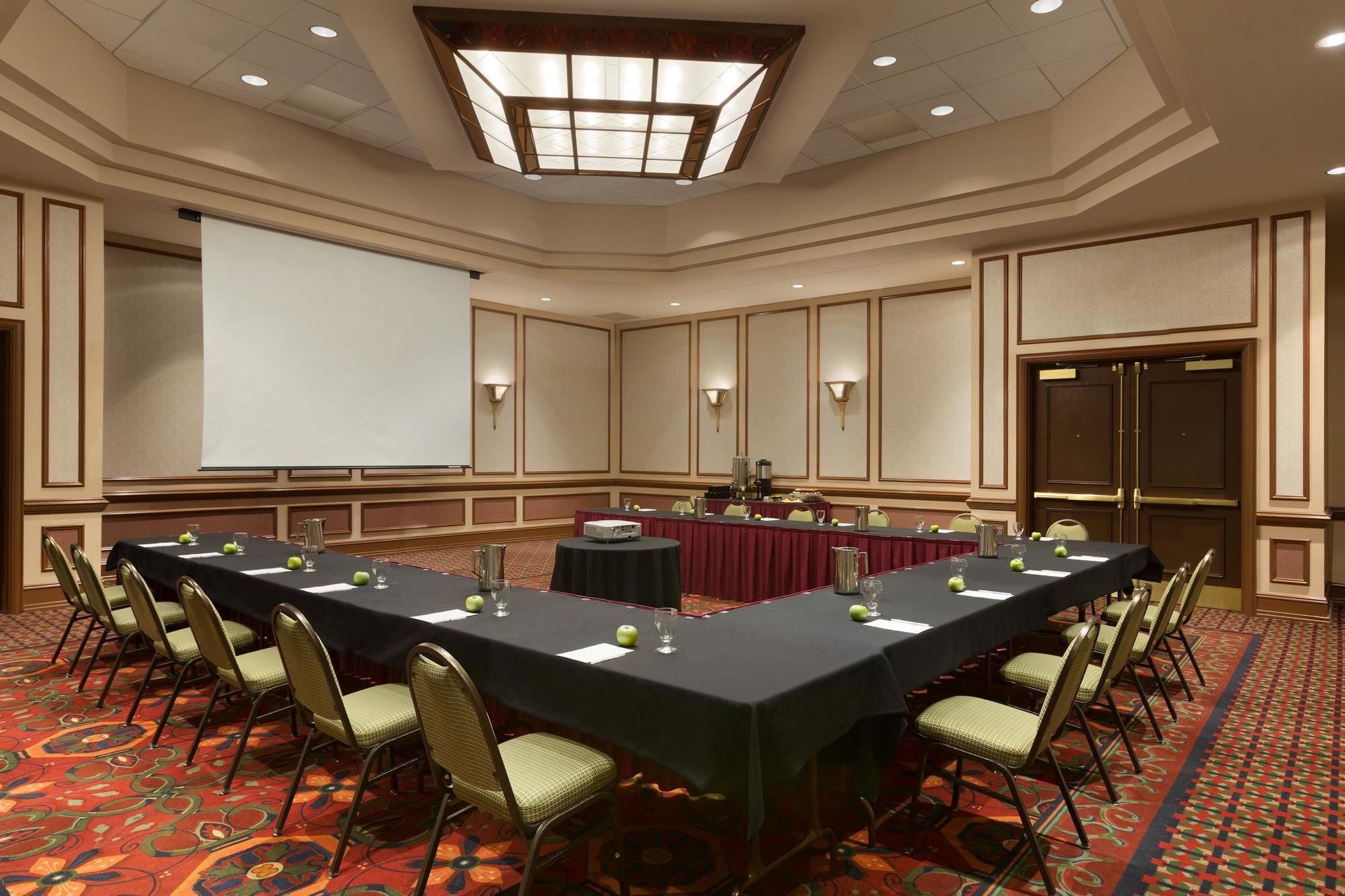 Фото Embassy Suites Charleston