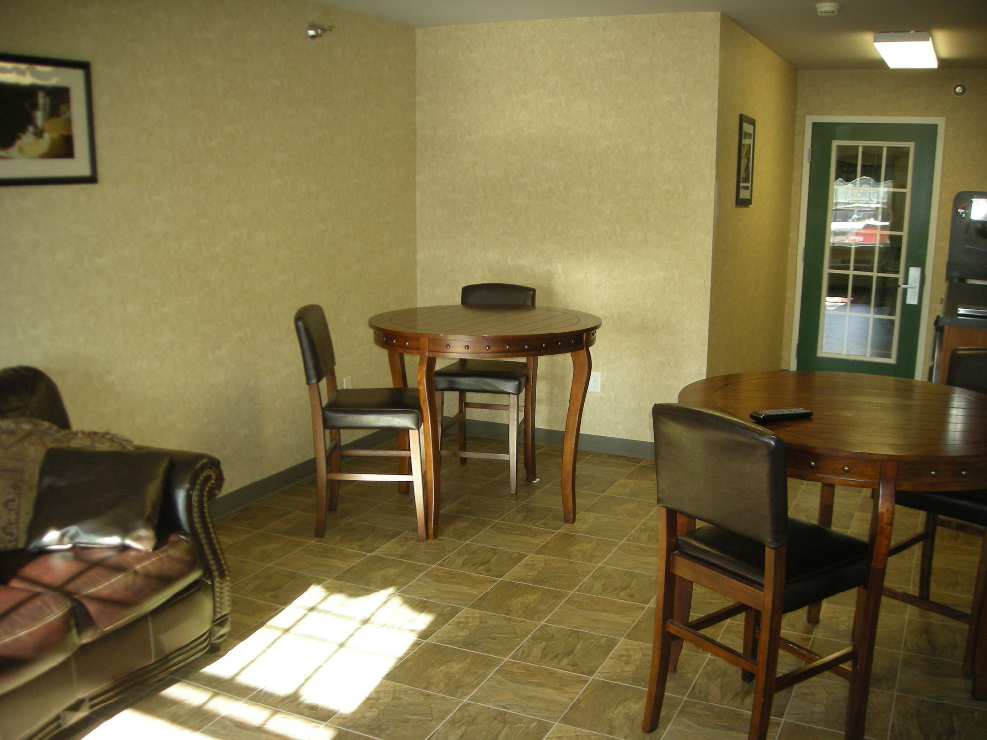 Фото Red Roof Inn & Suites Dickinson