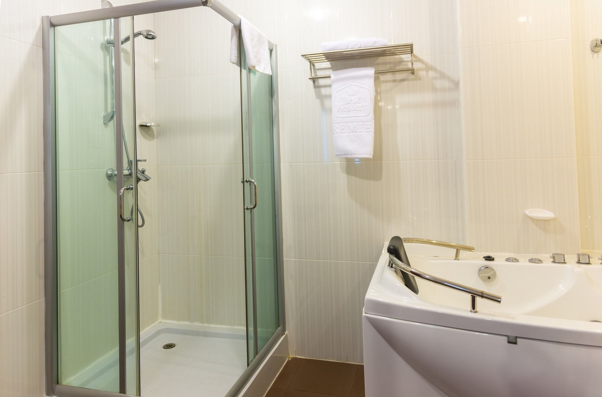 Фото Best Western Premier Accra Airport Hotel