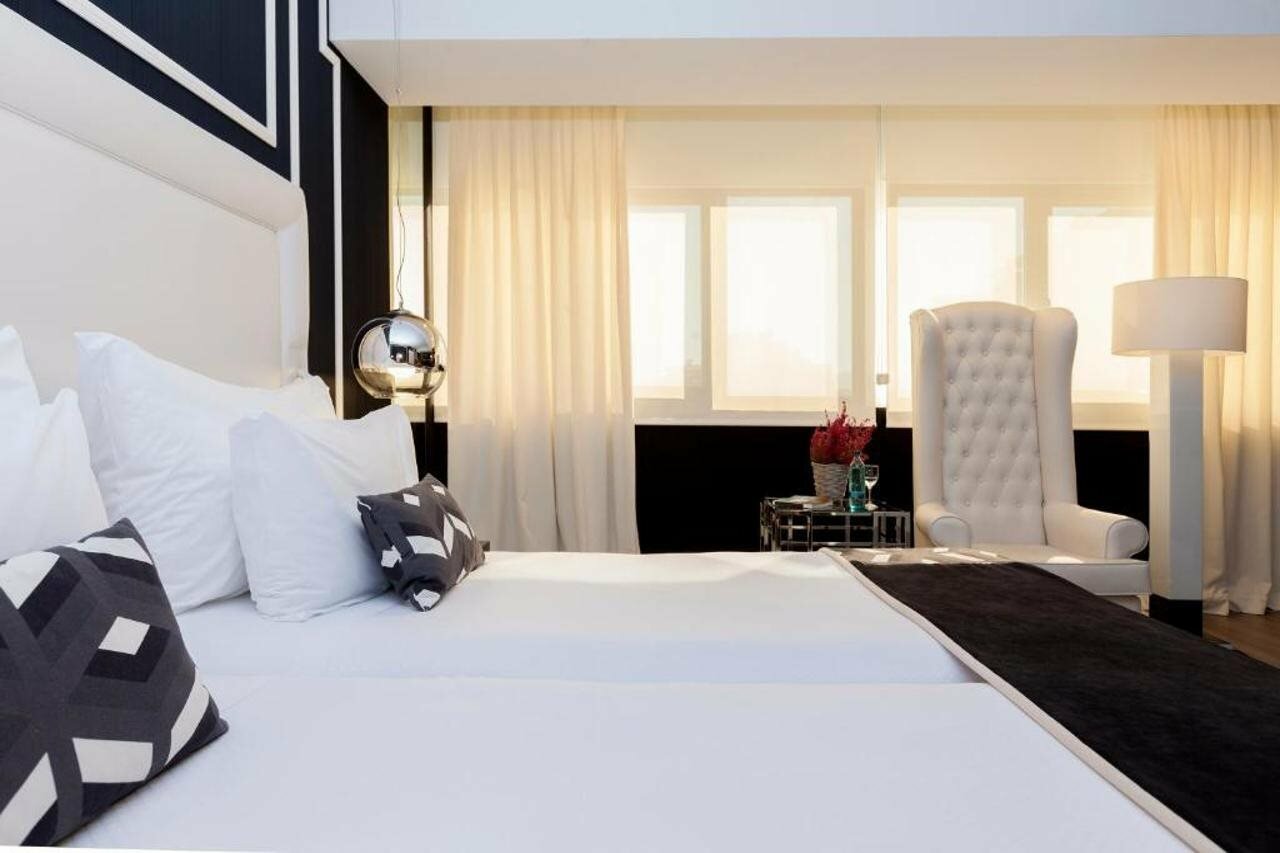 Фото Hotel Tres Reyes Pamplona