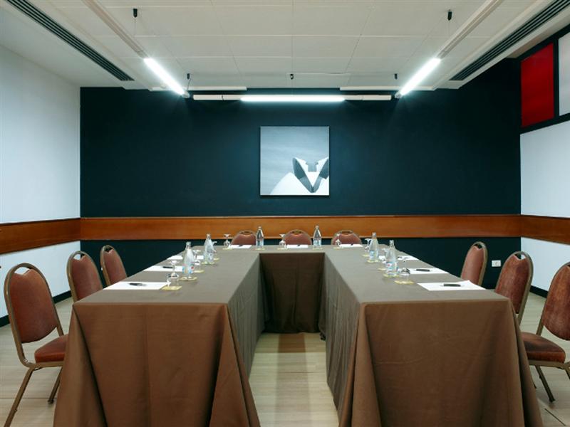 Фото Hotel Ilunion Romareda