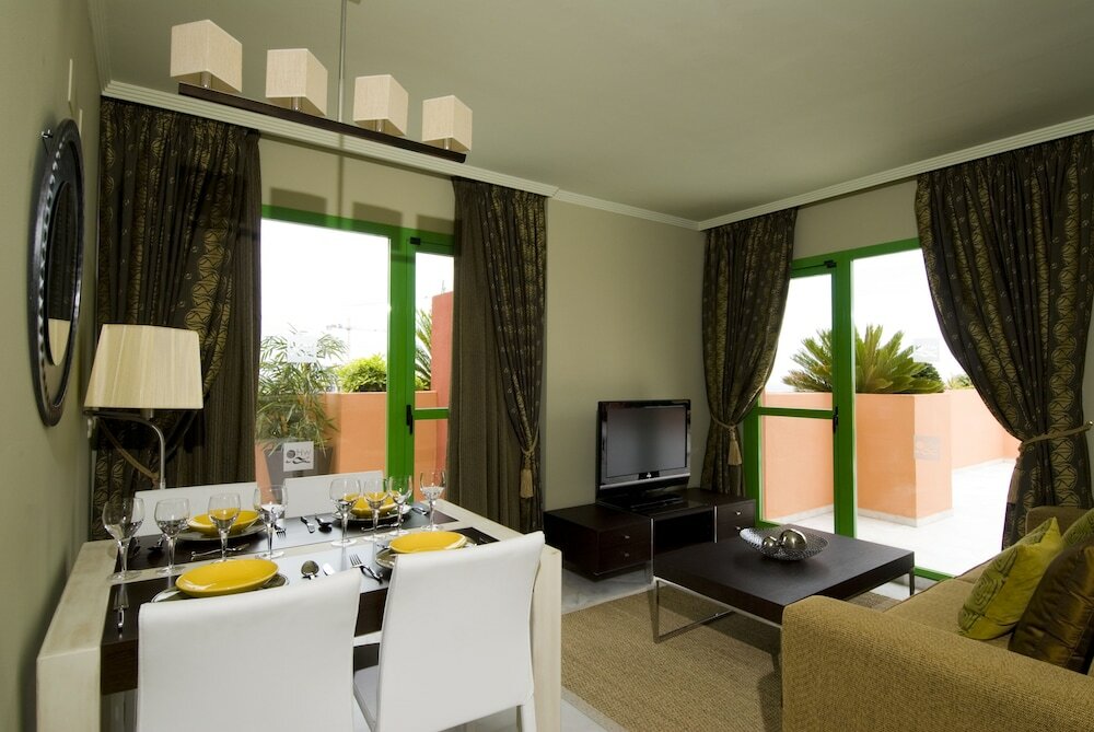 Фото Holiday World Riwo Hotel