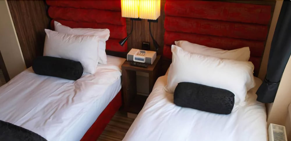 Фото Simply Rooms & Suites