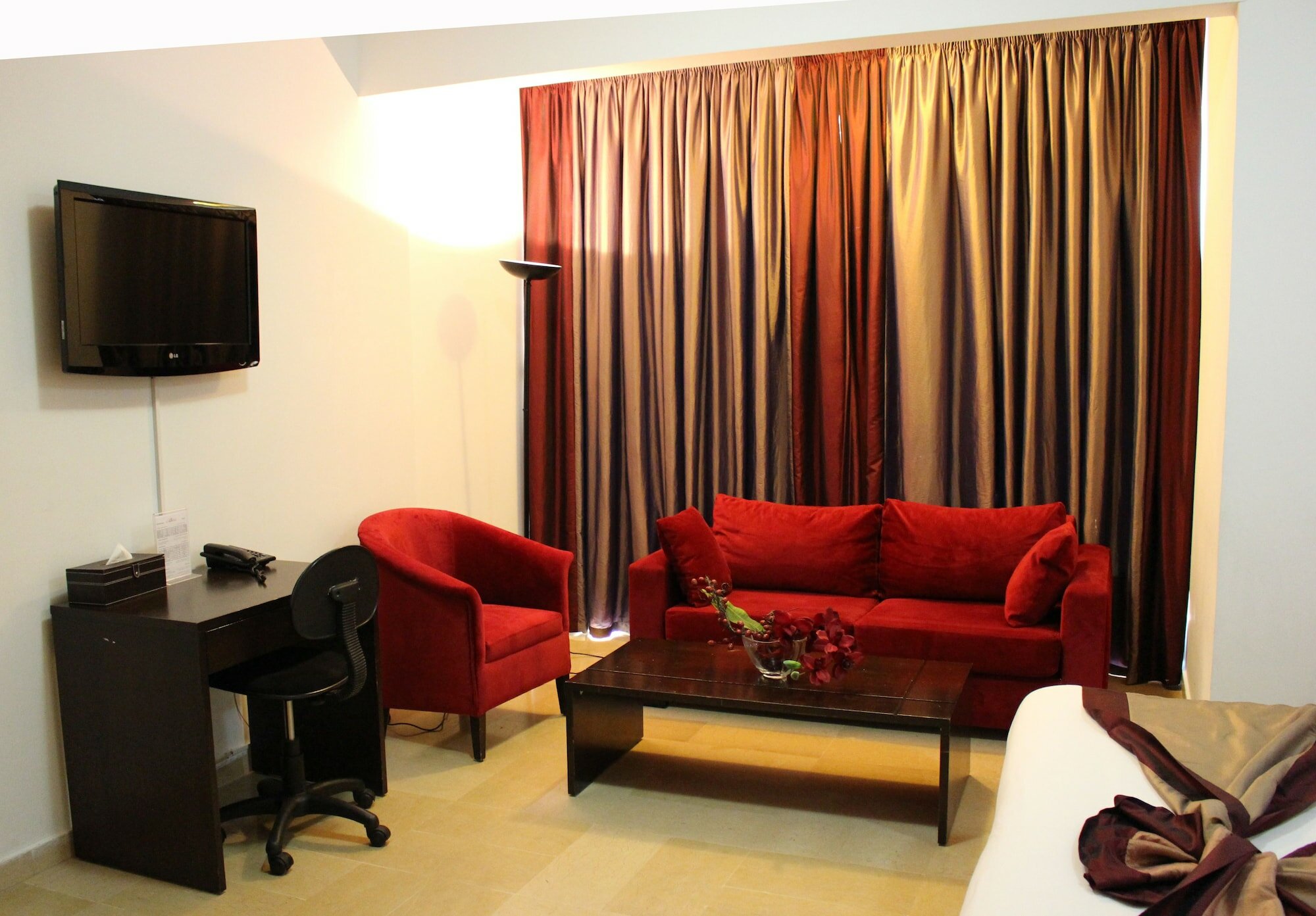 Фото Bliss 3000 Furnished Studios