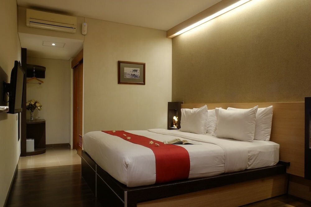 Фото Sukajadi Hotel and Gallery