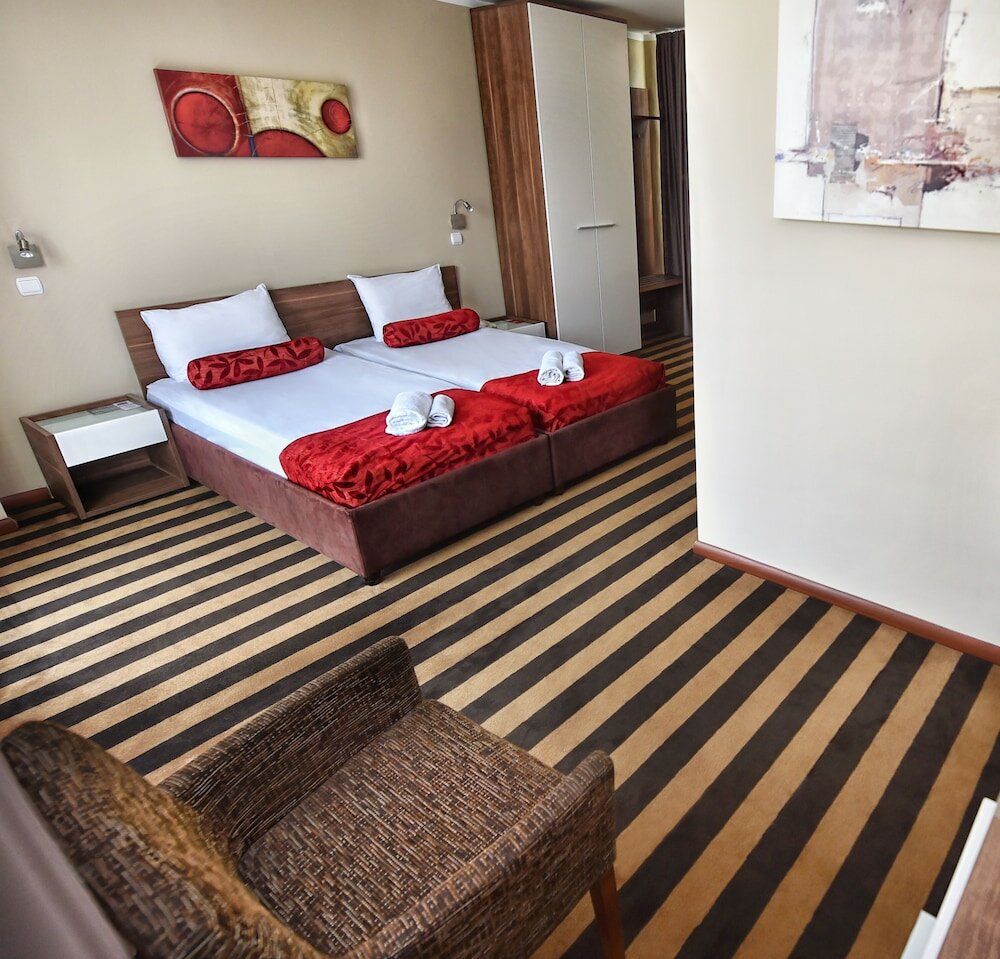 Фото Balkan Garni Hotel