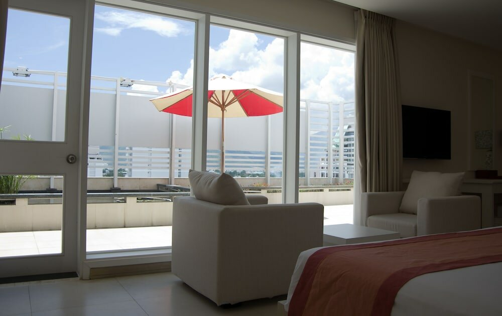 Фото Nhi Phi Hotel