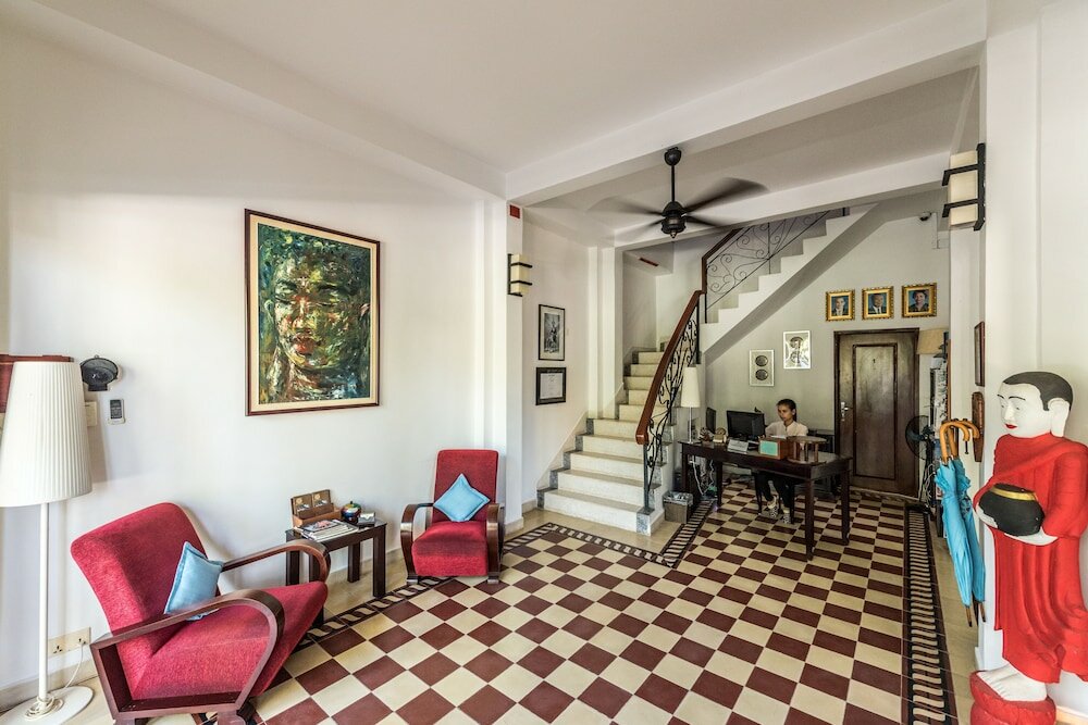 Фото The Columns Hotel