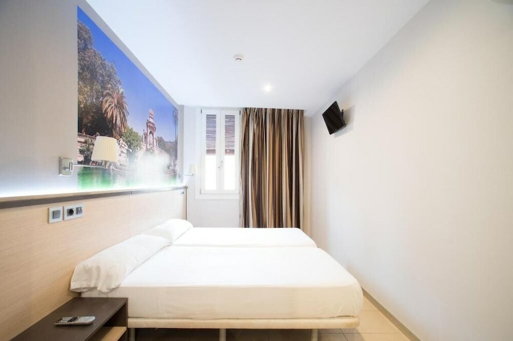 Фото Hostal Las Flores