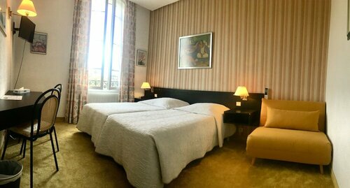 Гостиница Hôtel des Mimosas в Жюане-ле-Пен