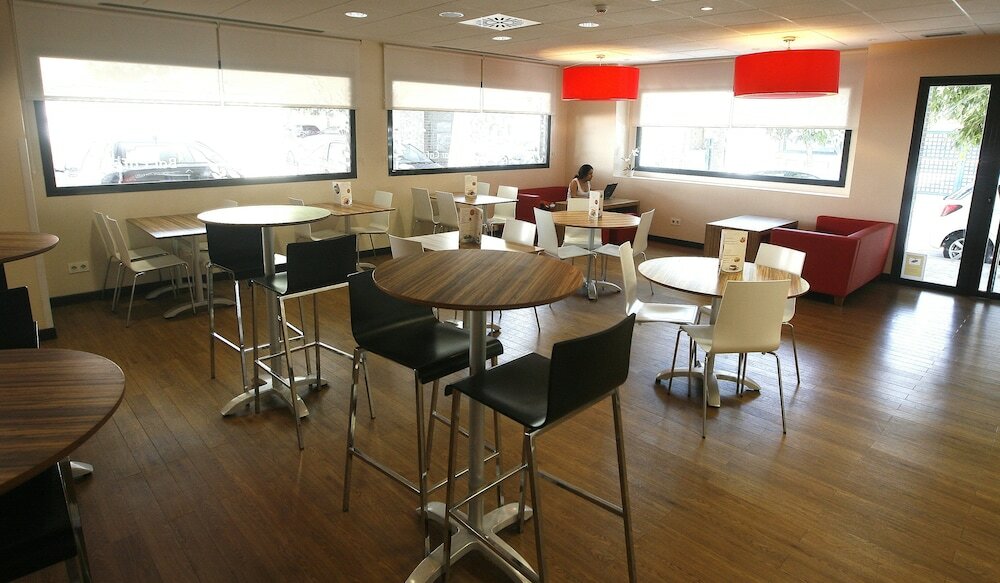 Фото Travelodge Madrid Alcalá