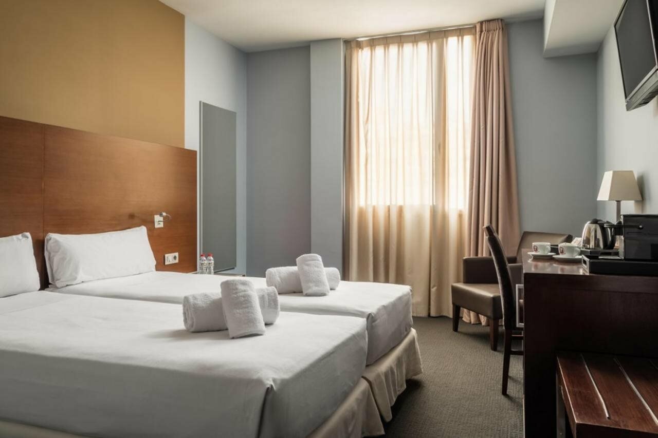 Фото Hotel Madanis