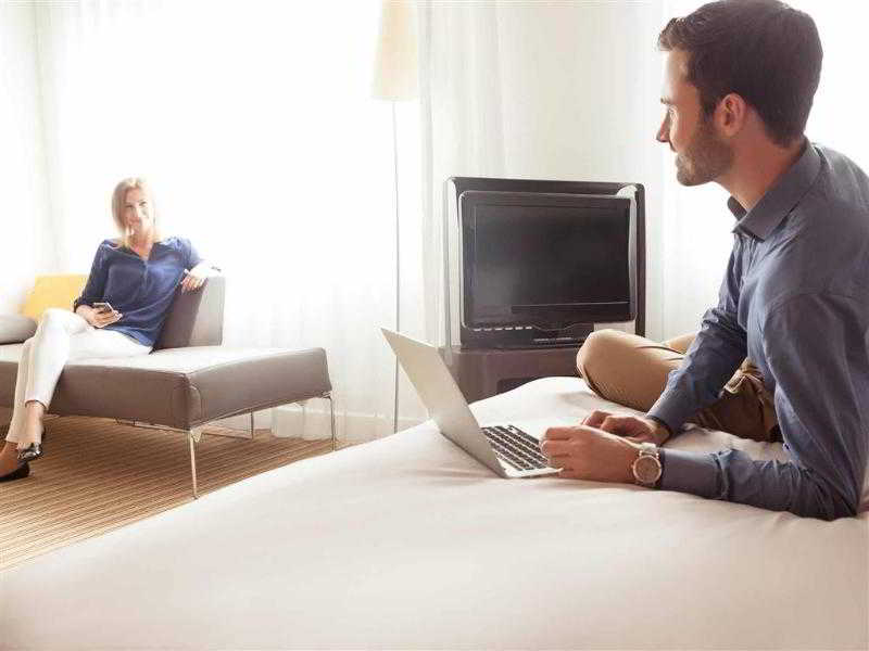 Фото B&b Hotel Rueil Malmaison Gare