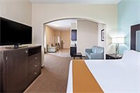 Фото Holiday Inn Express Hotel & Suites Victoria, an Ihg Hotel