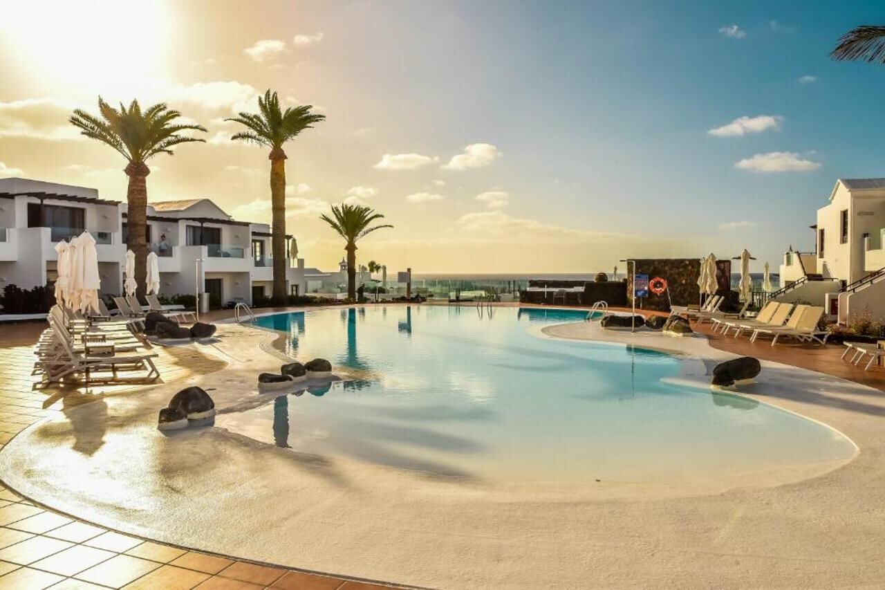 Фото R2 Bahía Kontiki Beach Apartments