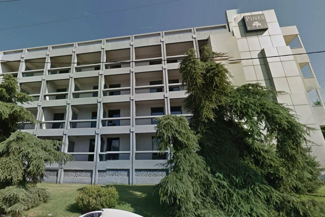 Фото Pines Hotel