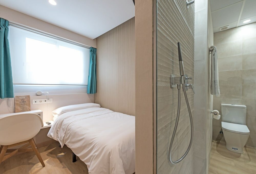 Фото Hostal La Lonja