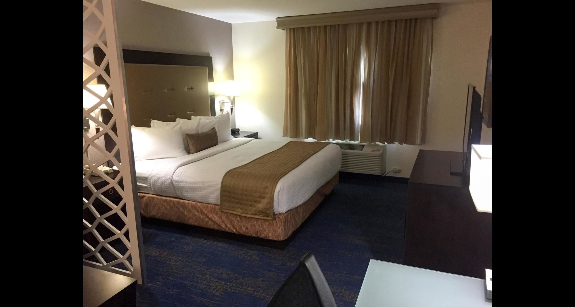 Фото Best Western Plus Portland Airport Hotel & Suites