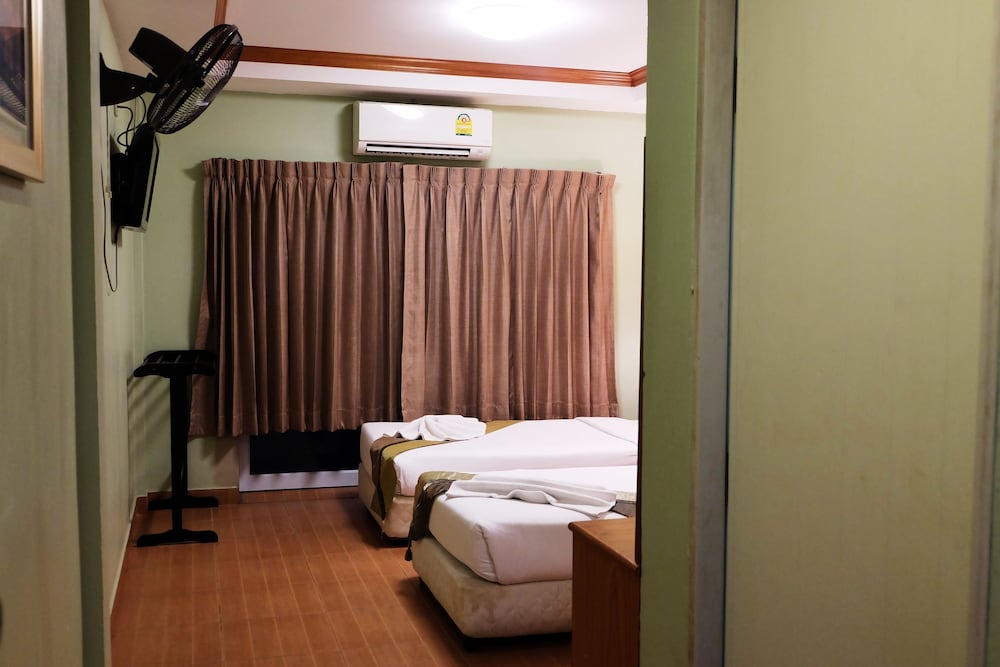 Фото Chilli Hotel & Restaurant